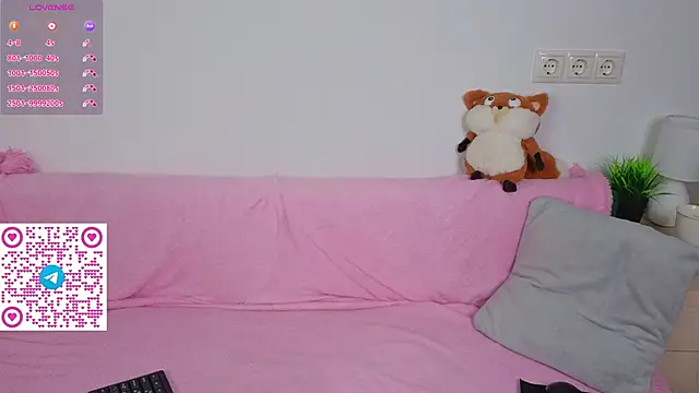 Snapshot of Kelly_Hardy chatting on 11-18-25, 01:11 Kelly Hardy online show from 11-18-25, 01:11