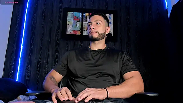 Snapshot of Mark_Buffet02 chatting on 01-08-25, 02:14 Mark Buffet02 online show from 01-08-25, 02:14