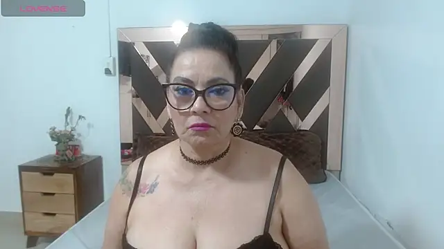 Snapshot of lindaesmeralda chatting on 04-29-26, 10:08 lindaesmeralda online show from 04-29-26, 10:08