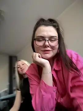 Snapshot of NikaMur chatting on 10-19-25, 02:45 NikaMur online show from 10-19-25, 02:45