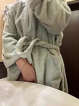 Snapshot of NikaMur chatting on 12-17-25, 02:39 NikaMur online show from 12-17-25, 02:39