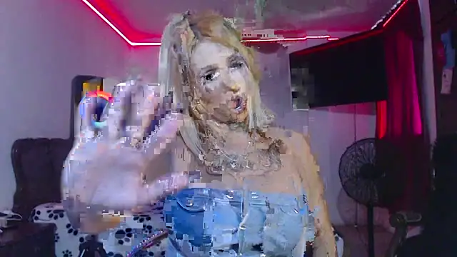 Snapshot of aliceesmith chatting on 01-11-25, 06:44 aliceesmith online show from 01-11-25, 06:44