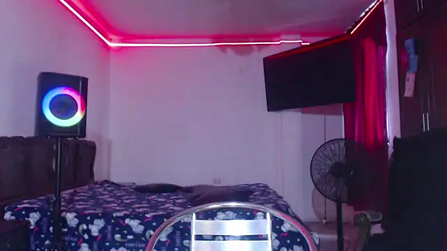 Snapshot of aliceesmith chatting on 01-18-25, 01:29 aliceesmith online show from 01-18-25, 01:29