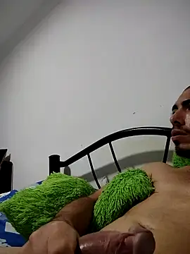 Snapshot of Karol_and_David_hotcouple chatting on 02-08-25, 03:19 Karol and David hotcouple online show from 02-08-25, 03:19