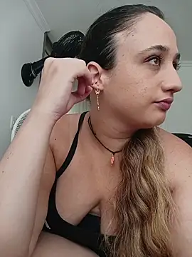 Snapshot of Karol_and_David_hotcouple chatting on 11-23-25, 04:40 Karol and David hotcouple online show from 11-23-25, 04:40