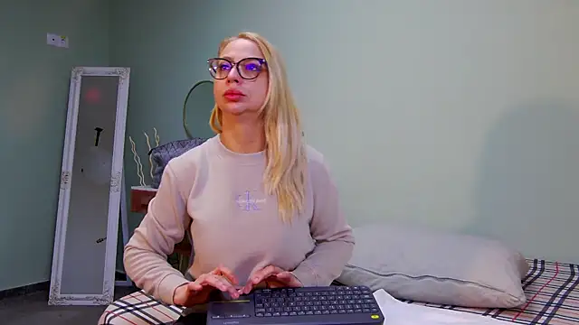 CelineConner online show from 01-29-25, 05:09