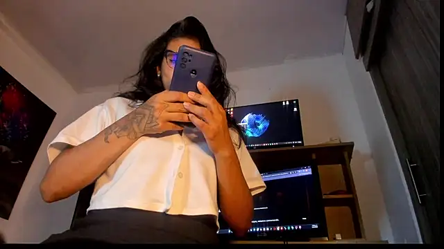 Snapshot of kaamilah chatting on 10-15-25, 04:34 kaamilah online show from 10-15-25, 04:34