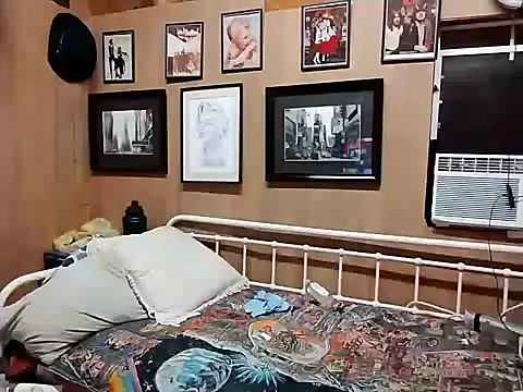 Snapshot of AlphaAlluring69 chatting on 01-05-25, 05:51 AlphaAlluring69 online show from 01-05-25, 05:51