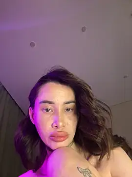 Yunasi online show from 10-20-25, 03:12