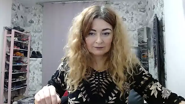 Snapshot of Helen1974 chatting on 01-09-25, 11:02 Helen1974 online show from 01-09-25, 11:02