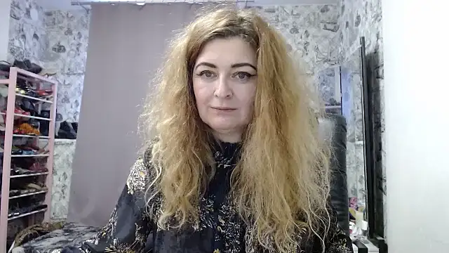 Snapshot of Helen1974 chatting on 01-15-25, 11:43 Helen1974 online show from 01-15-25, 11:43