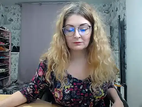 Snapshot of Helen1974 chatting on 03-04-25, 04:52 Helen1974 online show from 03-04-25, 04:52