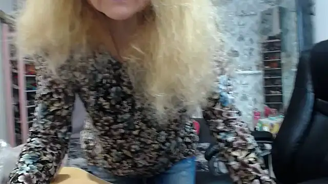 Snapshot of Helen1974 chatting on 10-07-25, 09:45 Helen1974 online show from 10-07-25, 09:45