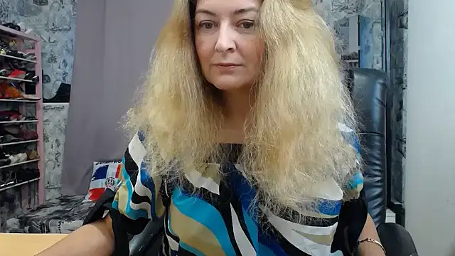 Snapshot of Helen1974 chatting on 10-17-25, 04:37 Helen1974 online show from 10-17-25, 04:37