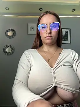 Snapshot of Seized_lust chatting on 01-07-25, 04:27 Seized lust online show from 01-07-25, 04:27