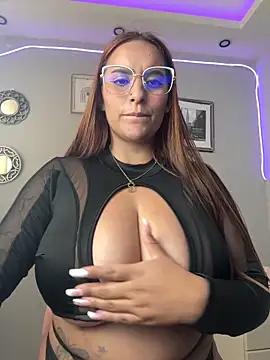 Snapshot of Seized_lust chatting on 01-09-25, 08:11 Seized lust online show from 01-09-25, 08:11