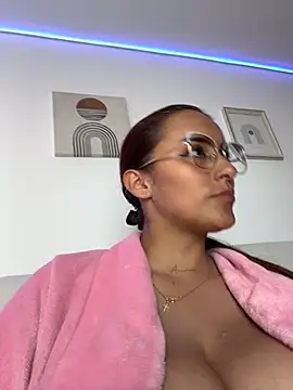 Snapshot of Seized_lust chatting on 11-15-25, 07:21 Seized lust online show from 11-15-25, 07:21