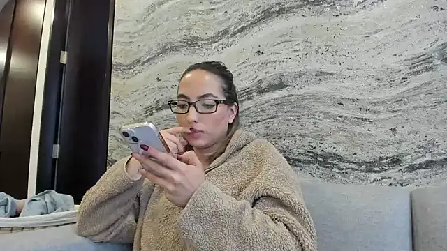 Sophi  a online show from 02-19-25, 11:04