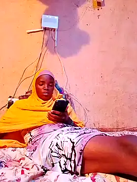 Snapshot of cute_naimah chatting on 11-19-25, 08:20 cute naimah online show from 11-19-25, 08:20