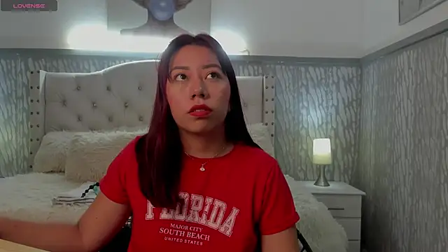 Snapshot of sexylaurita chatting on 05-08-26, 11:04 sexylaurita online show from 05-08-26, 11:04