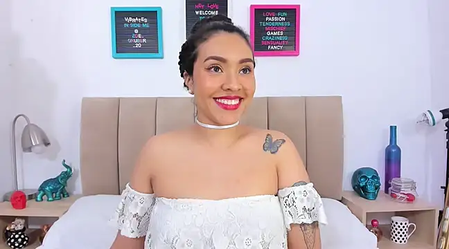 Snapshot of Zoe_Gruber chatting on 03-10-25, 01:12 Zoe Gruber online show from 03-10-25, 01:12