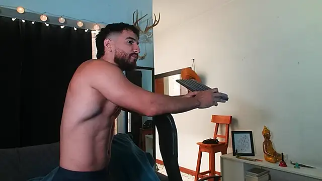 Snapshot of AndrewMartinez chatting on 01-31-25, 03:00 AndrewMartinez online show from 01-31-25, 03:00