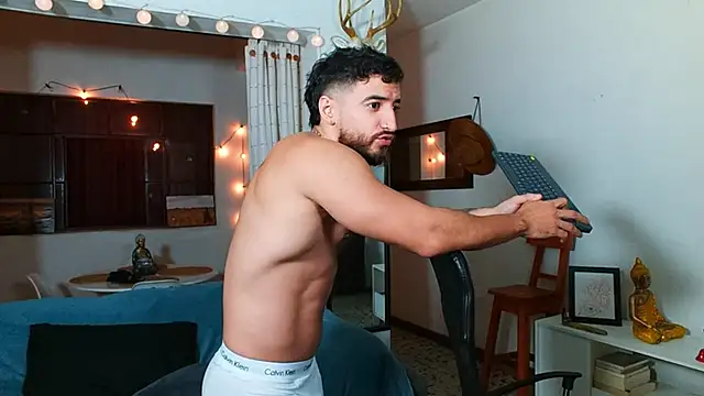 Snapshot of AndrewMartinez chatting on 02-09-25, 01:00 AndrewMartinez online show from 02-09-25, 01:00