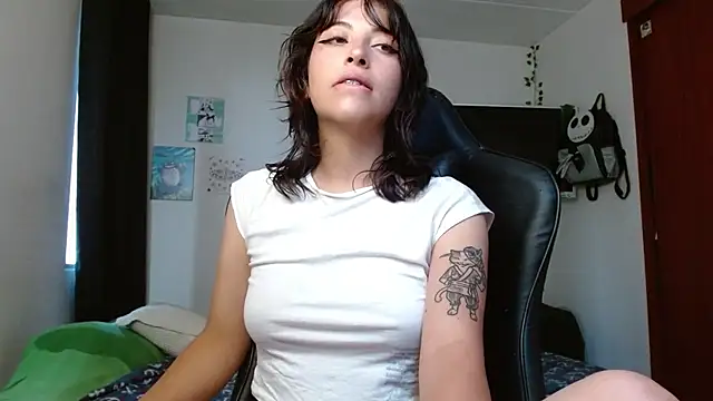 Snapshot of liisaxxx chatting on 11-04-25, 09:14 liisaxxx online show from 11-04-25, 09:14