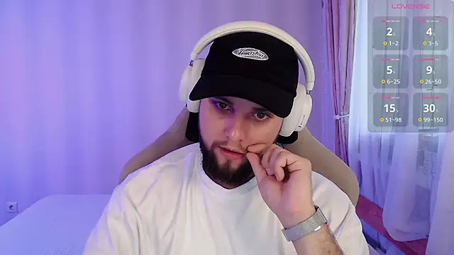 Snapshot of ChillyXO chatting on 11-12-25, 08:48 ChillyXO online show from 11-12-25, 08:48