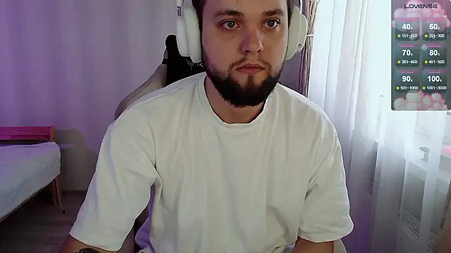 Snapshot of ChillyXO chatting on 03-13-26, 10:44 ChillyXO online show from 03-13-26, 10:44