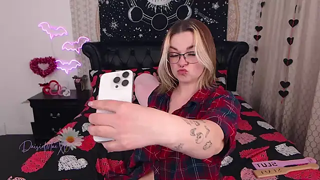 Snapshot of DaisieMaeXO chatting on 02-09-25, 06:22 DaisieMaeXO online show from 02-09-25, 06:22