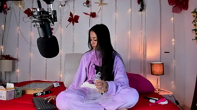 thamaral1 online show from 12-15-24, 12:17