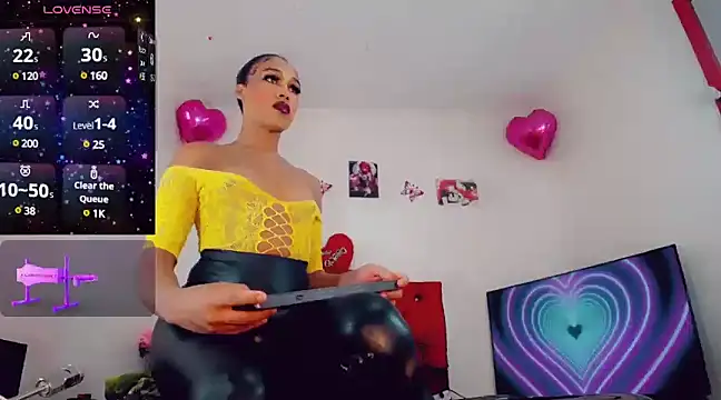 Snapshot of _ChanellR_ chatting on 12-13-24, 11:02 ChanellR online show from 12-13-24, 11:02