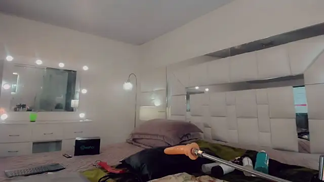 Snapshot of _ChanellR_ chatting on 03-06-25, 11:47 ChanellR online show from 03-06-25, 11:47