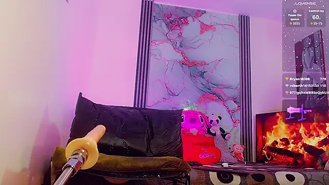 Snapshot of _ChanellR_ chatting on 10-07-25, 10:56 ChanellR online show from 10-07-25, 10:56