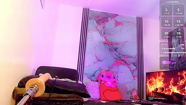 Snapshot of _ChanellR_ chatting on 10-17-25, 11:02 ChanellR online show from 10-17-25, 11:02