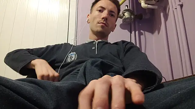 Snapshot of _Hocthus_ chatting on 01-09-25, 06:15 Hocthus online show from 01-09-25, 06:15