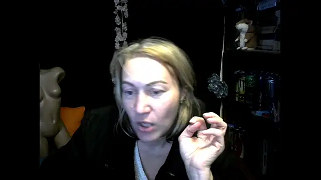 wLESLYMOSw online show from 10-31-25, 05:14