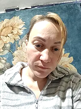 wLESLYMOSw online show from 11-26-25, 03:46