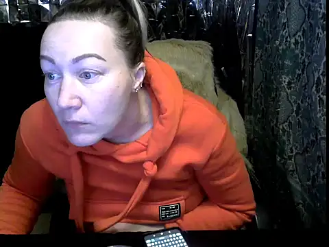 Snapshot of wLESLYMOSw chatting on 02-10-26, 10:19 wLESLYMOSw online show from 02-10-26, 10:19