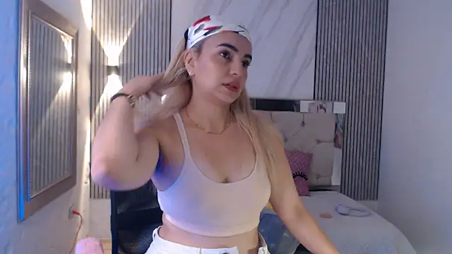 Snapshot of ashley__tylor chatting on 06-20-26, 06:44 ashley tylor online show from 06-20-26, 06:44