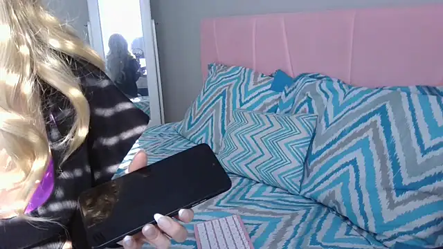 Snapshot of Wishgoddes chatting on 01-12-26, 06:24 Wishgoddes online show from 01-12-26, 06:24