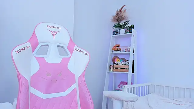 Lily Young online show from 03-18-25, 06:46