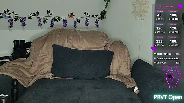 Snapshot of Sunshine-Darkness chatting on 10-24-25, 04:36 Sunshine-Darkness online show from 10-24-25, 04:36