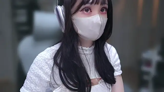 Snapshot of maku_00 chatting on 05-03-26, 11:16 maku 00 online show from 05-03-26, 11:16