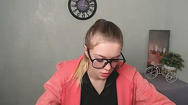 AliceFlirtt  online show from 02-28-25, 08:09