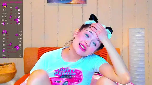 Snapshot of Vanessa_Florence chatting on 02-08-25, 03:19 Vanessa Florence online show from 02-08-25, 03:19