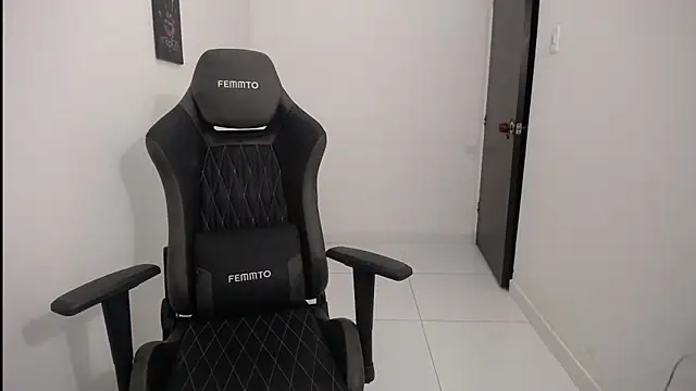 Snapshot of susana2523 chatting on 02-14-25, 08:52 susana2523 online show from 02-14-25, 08:52