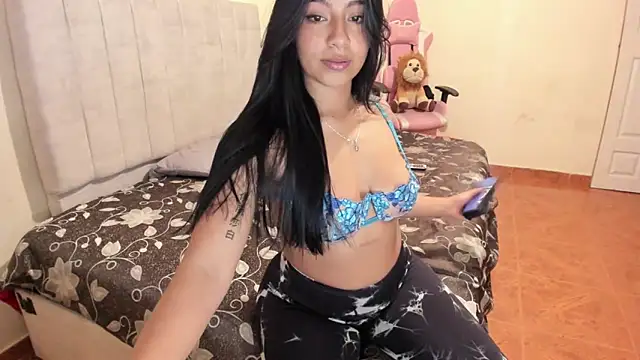 Snapshot of julieth_hot69 chatting on 12-17-24, 07:48 julieth hot69 online show from 12-17-24, 07:48