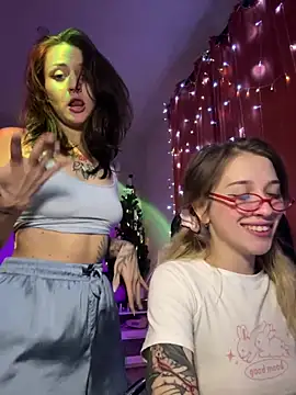 Snapshot of Dooubletroublee chatting on 01-19-25, 01:32 Dooubletroublee online show from 01-19-25, 01:32